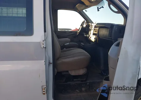 2011 Chevrolet Express 2500 Work Van z USA, uszkodzony, nr VIN 1GCWGFCAXB1184518